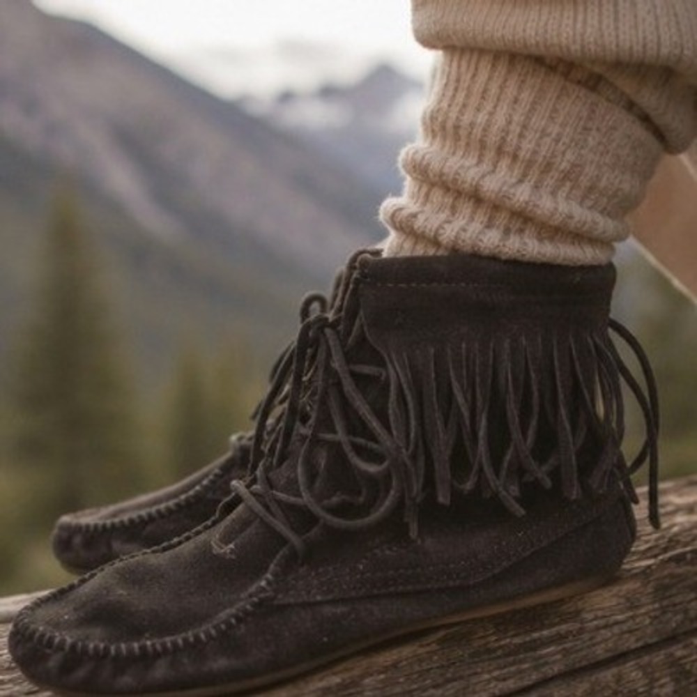 Minnetonka Suede Fringe Lace Up Black Moccasin Ankle Boots 7 Boho Hippie Western